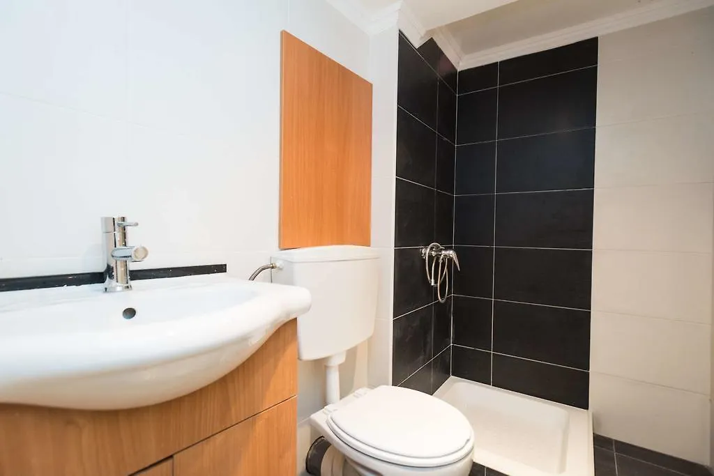 Low Cost - Historic City Center Rc Apartment Lisbon