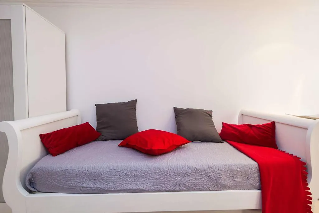 Low Cost - Historic City Center Rc Apartment Lisbon 0*,  Portugal