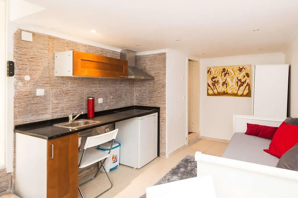Low Cost - Historic City Center Rc Apartment Lisbon