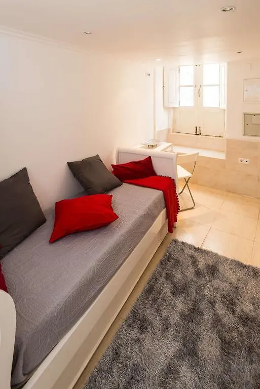 Low Cost - Historic City Center Rc Apartment Lisbon 0*,