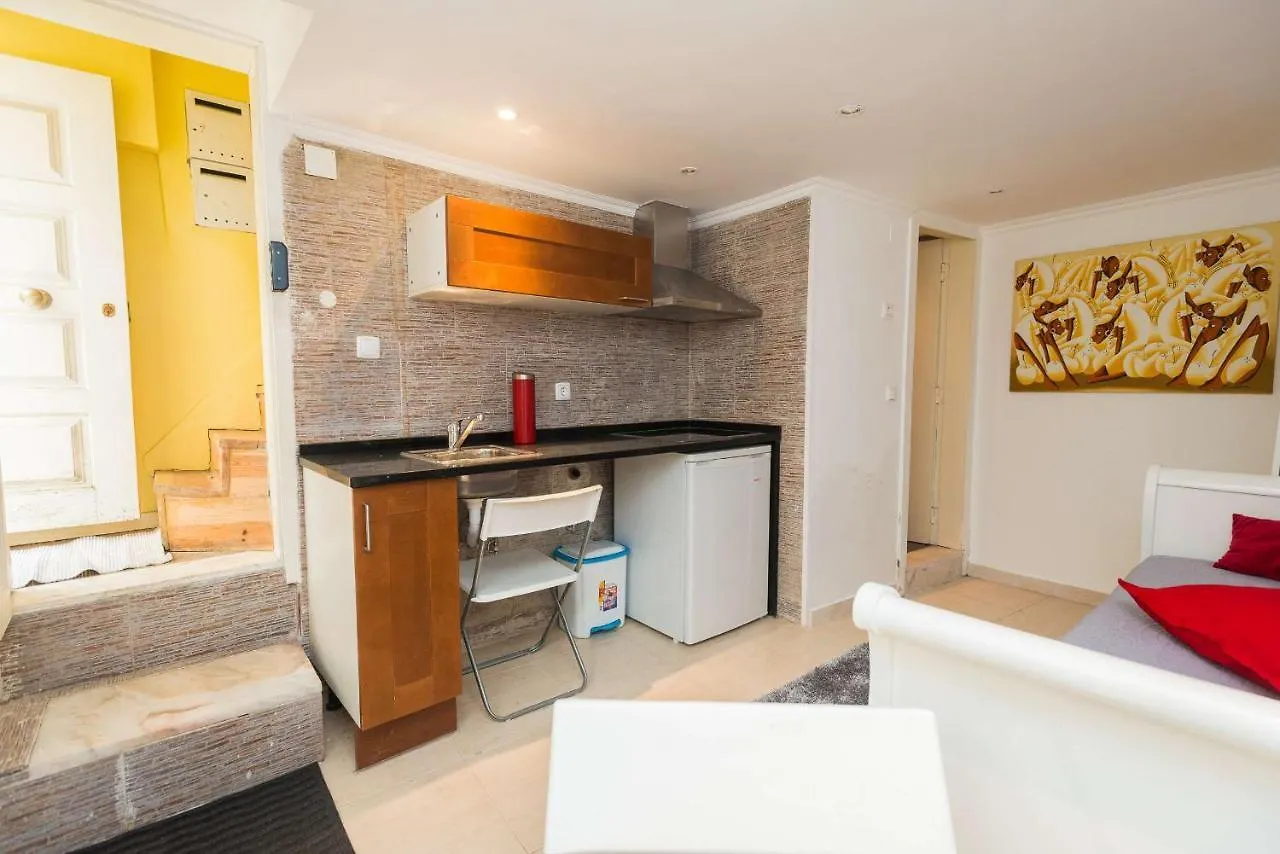 Low Cost - Historic City Center Rc Apartment Lisbon